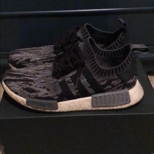 adidas nmd r1 black and gray digital camo
